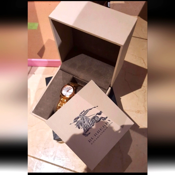 AUTHENTIC GENUINE BURBERRY ROSE GOLD WATCH ⌚️ DEPLOYMENT CLASS STAINLESS ♥️ ✨️ - Picture 3 of 7